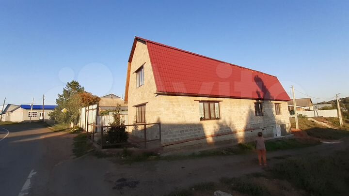 Дом 180 м² на участке 4 сот.