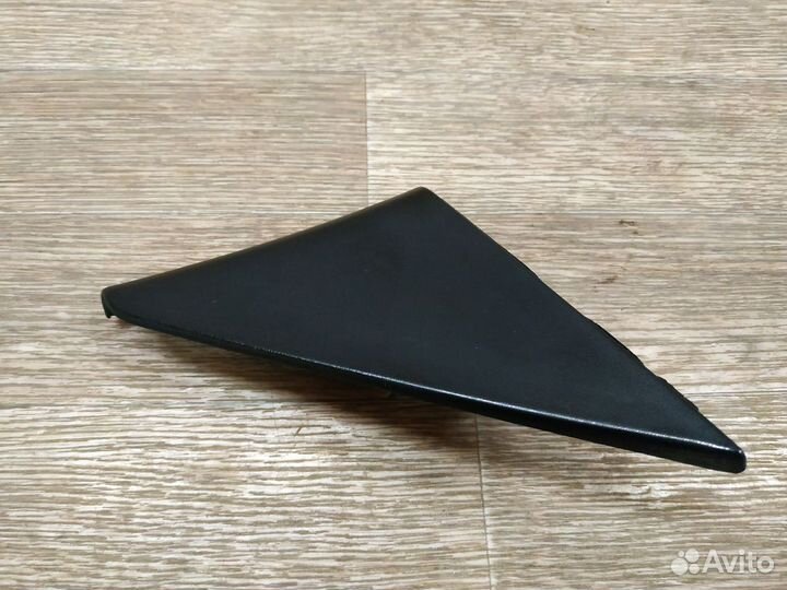 Накладка зеркала внутрення правая Mazda Capella GF