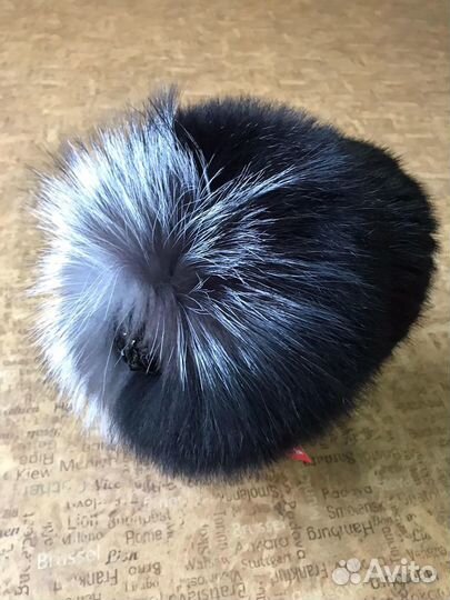 Головные уборы,перчатки и палантины