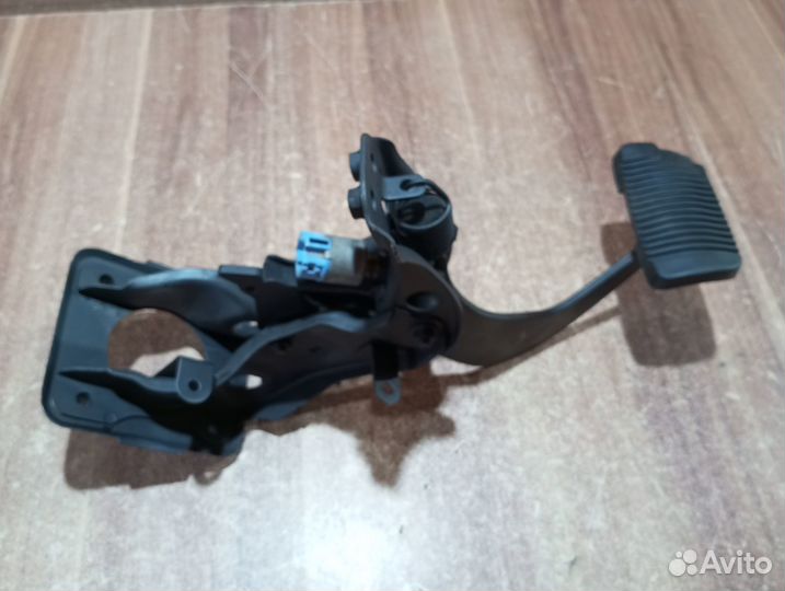 Педаль тормоза Toyota land cruiser 100 99