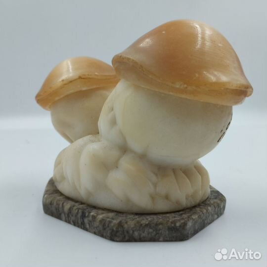 Шкатулка. Белые грибы. Мрамор. Лазурит. 60-й год