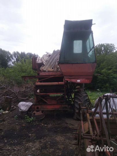 Комбайн Нива