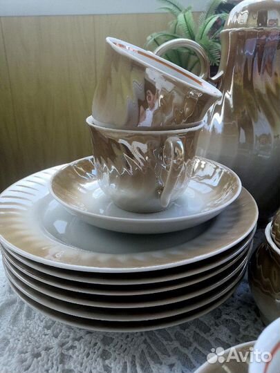Сервиз чайный новый с тарелками