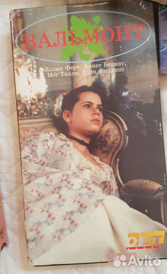 Видеокассеты с фильмами и музыкой