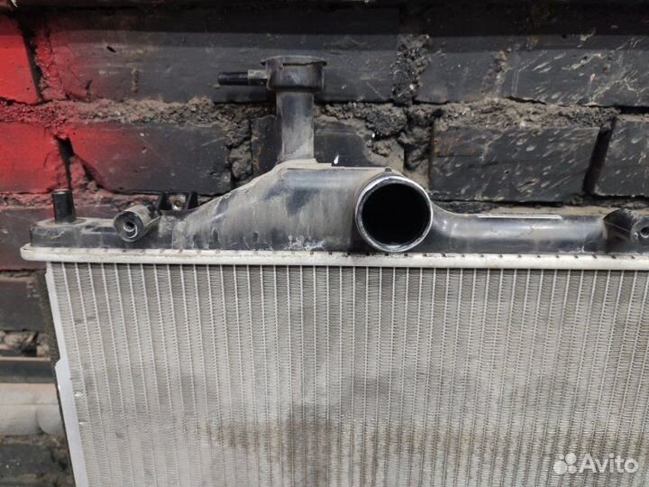 Радиатор охлаждения двигателя передний Mitsubishi