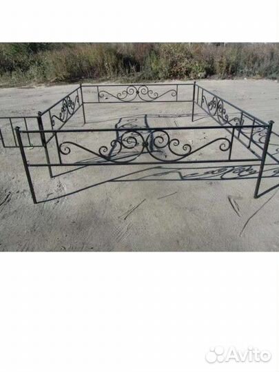 Оградки на кладбище