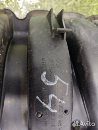 Впускной коллектор Volkswagen Golf 5 хэтчбек 1.6