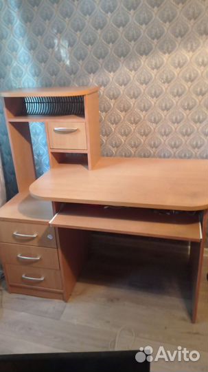 Продам Компьютерный стол б/у 2500,торг