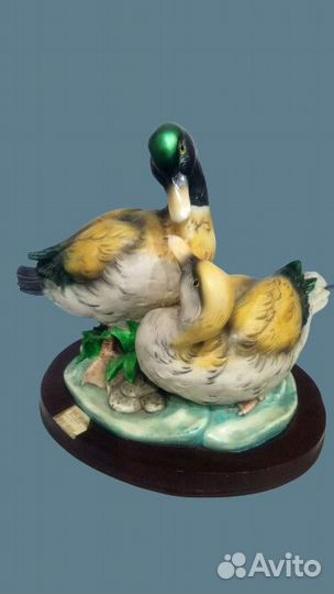 Статуи птиц