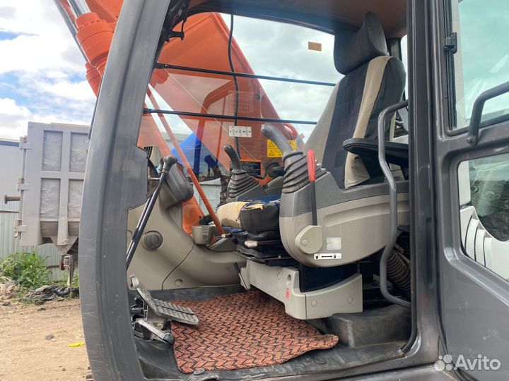 Гусеничный экскаватор Hitachi ZX200-3, 2007
