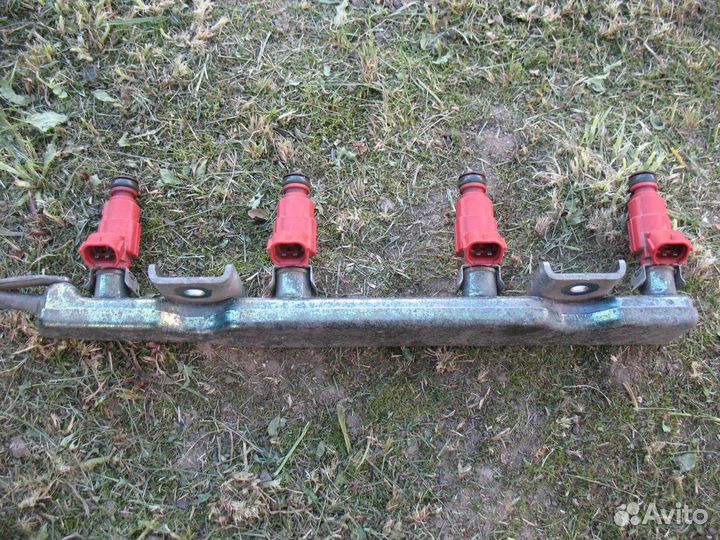 Топливная рампа в сборе Nissan Primera P12