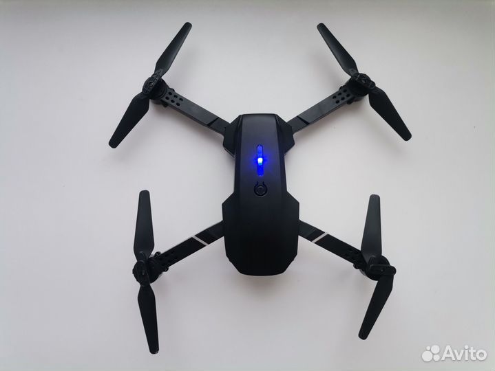 Квадрокоптер е 88 с камерой, дрон