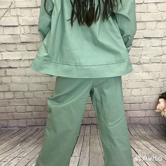 Костюм для девочки новый 128-146р-р