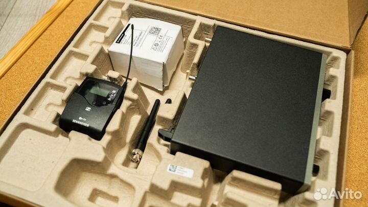 Sennheiser EW 300 G4-base SK-RC-AW Радиосистема