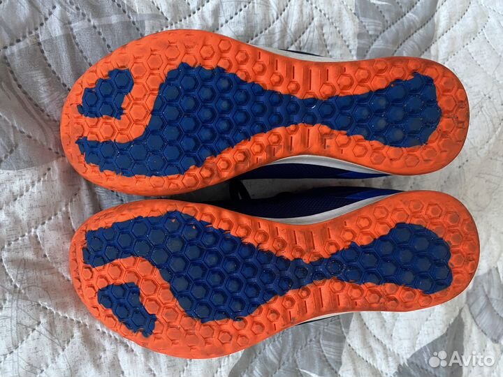 Футболтные бутсы 35 размер