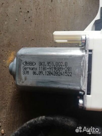 Стеклоподъемник двери Audi q3