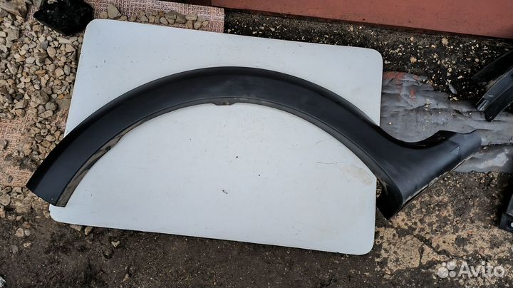 Задняя правая накладка крыла Sandero Stepway I