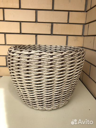 Кашпо для цветов из ротанга