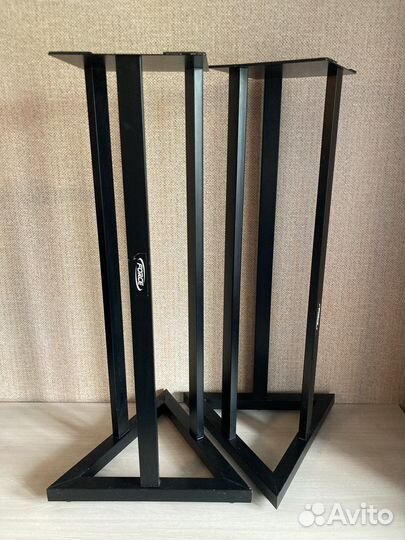 Стойки для студийных мониторов