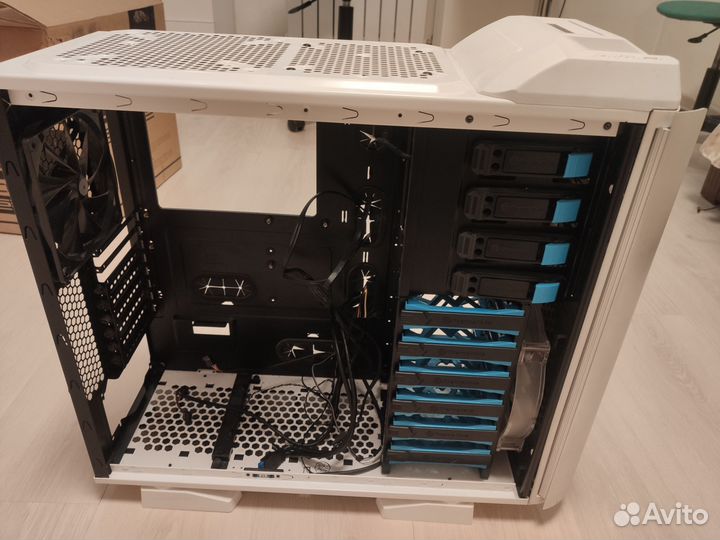 Thermaltake armor revo (snow edition)