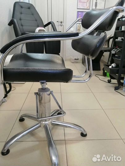 Парикмахерское кресло