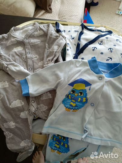 Два пакета вещей для малыша с 0 до 6 месяцев