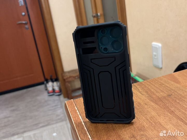 Чехол на iPhone 13 про зелёный