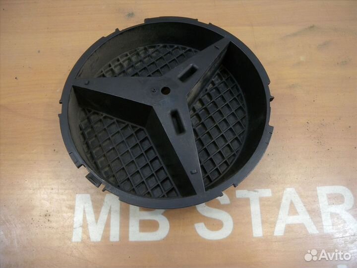 Подиум эмблемы в решетку радиатора Mercedes W117 X