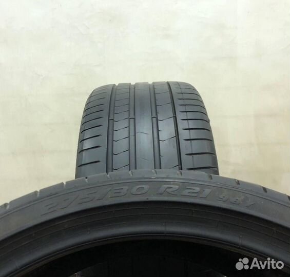 Pirelli P Zero PZ4 275/30 R21 98Y