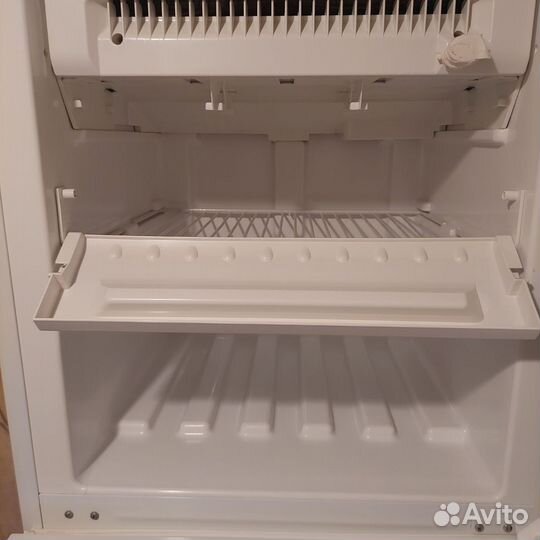 Холодильник Stinol 104 NO frost