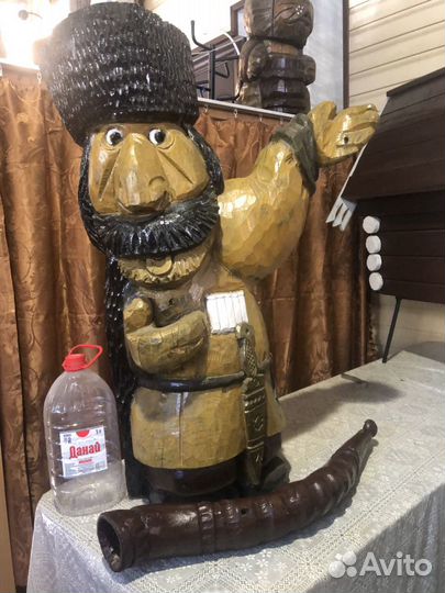 Фигурки из массива каштана