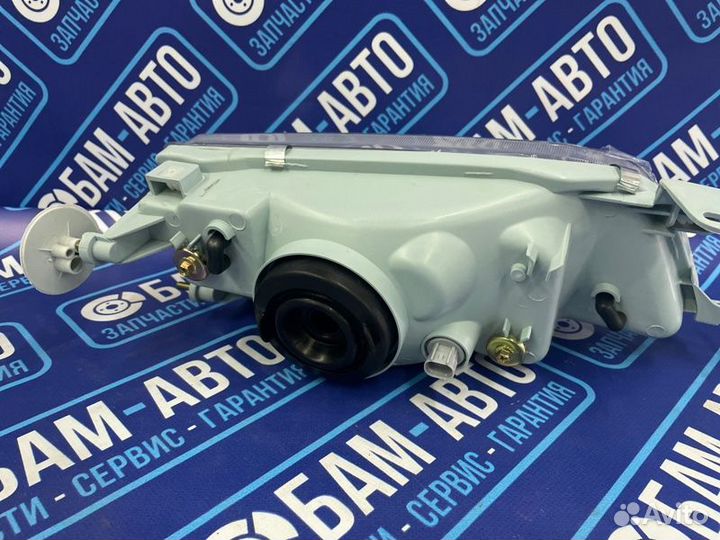 Фара передняя левая Toyota Corolla