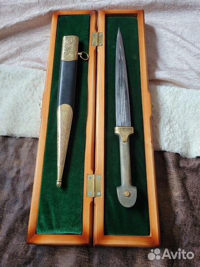 Кинжал Кама в футляре