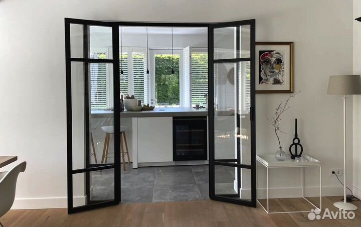 Стеклянная дверь
