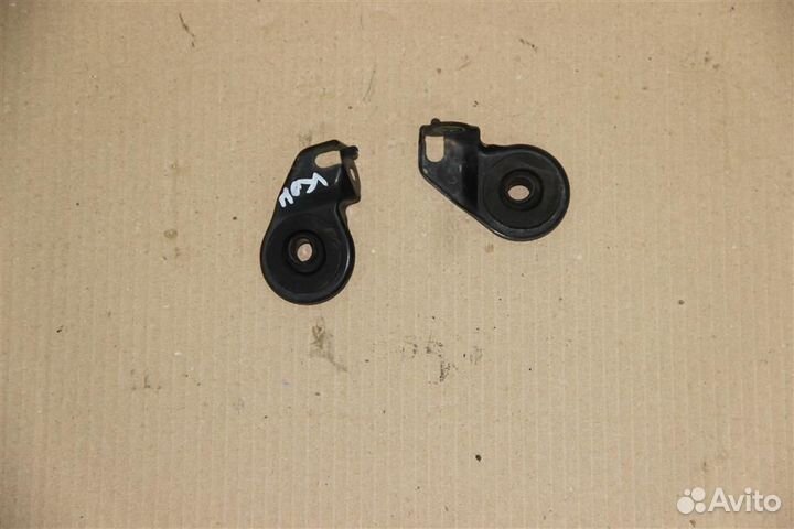 Крепление радиатора Toyota noah azr60 2001-2007