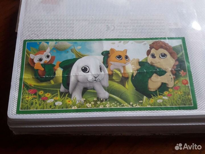 Kinder Пещерные люди Семейки поросята