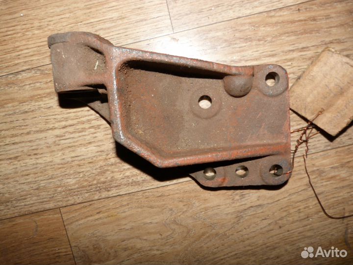 Кронштейн 4331-1001125-20