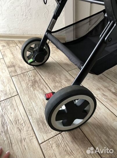 Прогулочная компактная коляска книжкой kiddy
