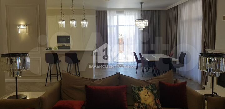 Дом 271 м² на участке 7,7 сот.