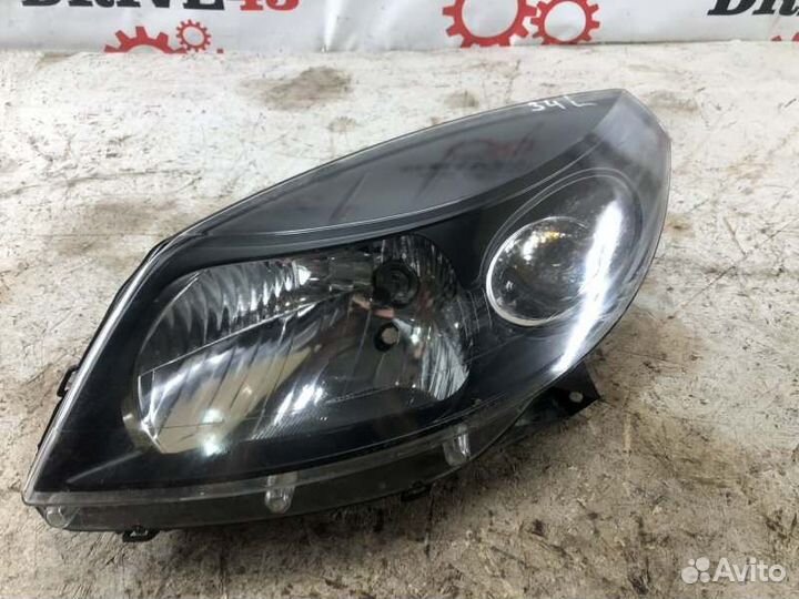 Фара передняя левая Renault Sandero хетчбек 1390