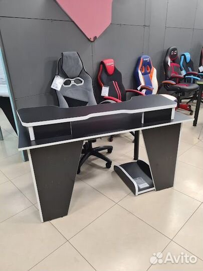 Игровой компьютерный стол
