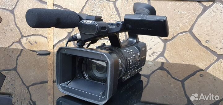 Видеокамера sony Sony HXR-NX5M+кофр+зимник+зарядка