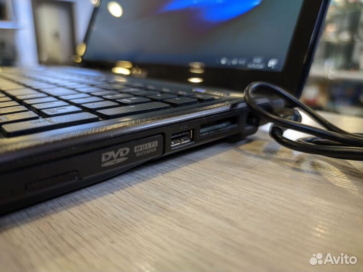 Ноутбук Asus (3 ядра/4 гига/320 жесткий)