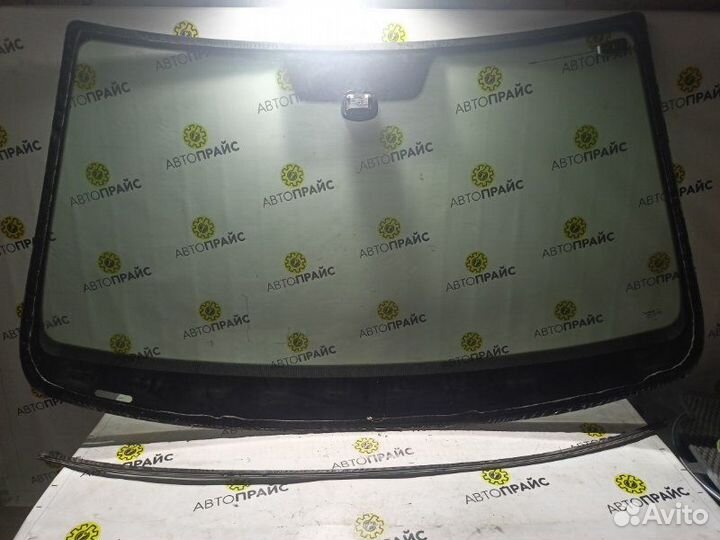 Стекло лобовое Volkswagen Jetta 6 CTH 1.4 TSI 2014