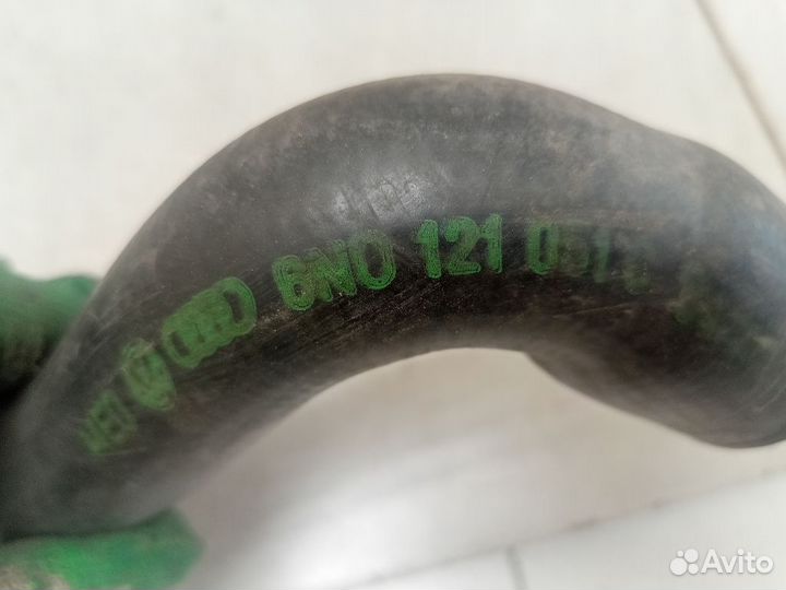 Патрубок системы охлаждения 6N0121051C