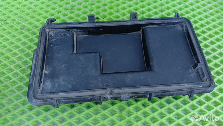 Крышка блока предохранителей Audi 80 b3