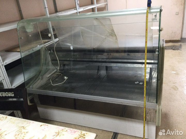 Холодильная витрина и морозильник