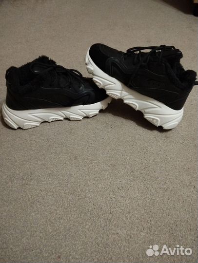 Кроссовки зимние женские р. 37