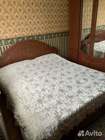 Спальный гарнитур