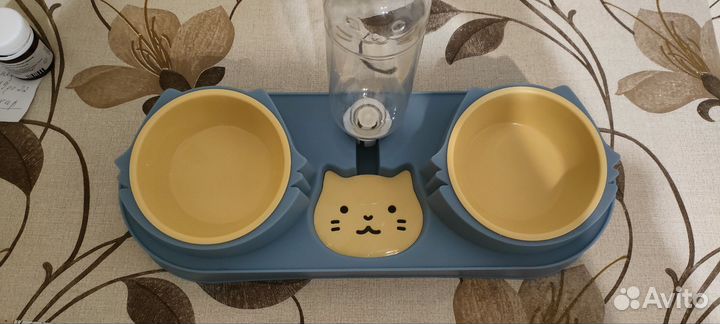Поилка и миски для кошечки